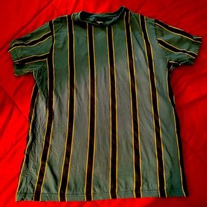 FOREVER 21. loose fit, crew neck, short sleeve. Machine wash, line dry